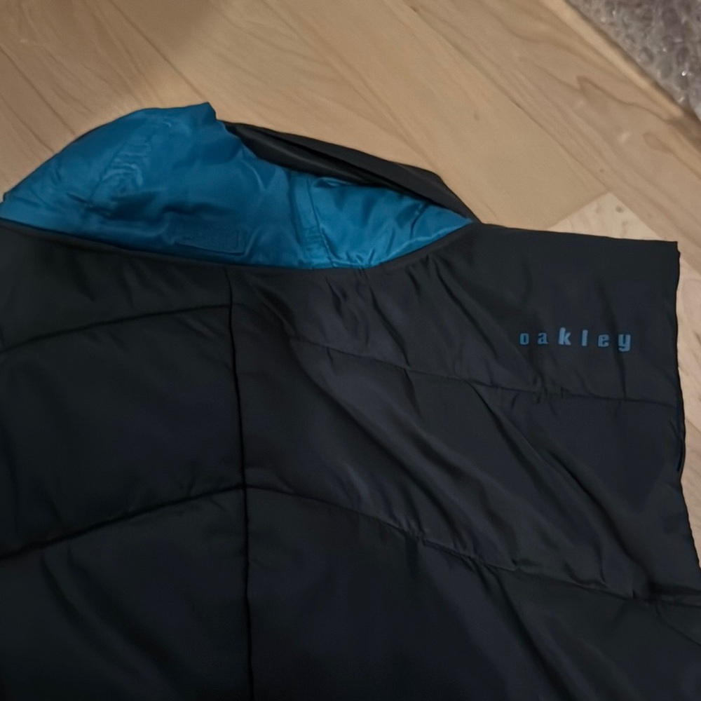 🎉 HP 🎉 Oakley Women's Black Puffer Vest - Picture 6 of 8